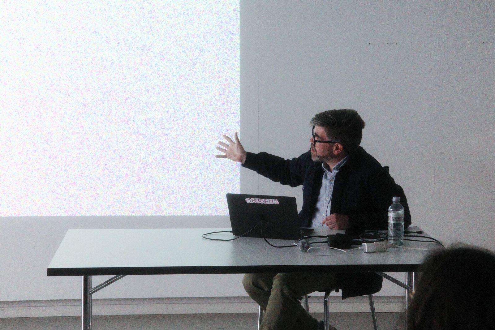 Eryk Salvaggio: «Embodied Generativity: Critical AI, Art & the Body»